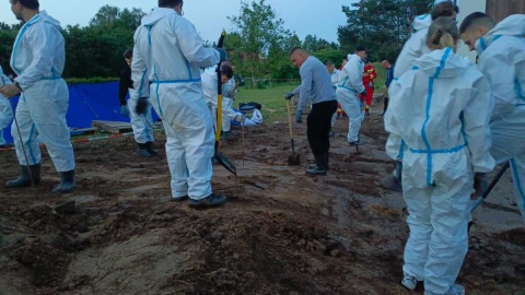 Działania służb na miejscu znalezienia ludzkich szczątków/fot. KMP w Rzeszowie