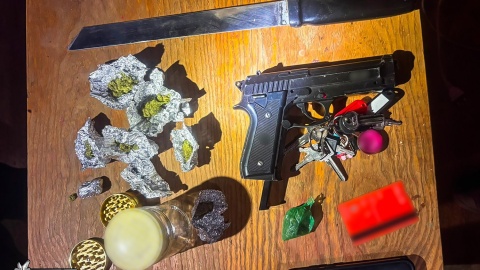 Zabezpieczono około 2 kg narkotyków, w tym ziele konopi innych niż włókniste, MDMA, amfetaminę, 3-CMC i inne/ Fot. CBŚP