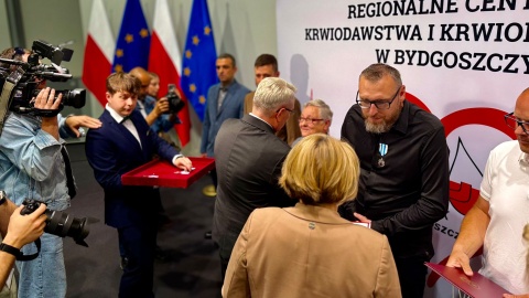 Światowy Dzień Krwiodawcy w Urzędzie Wojewódzkim w Bydgoszczy. Wręczono odznaczenia/fot. Izabela Langner