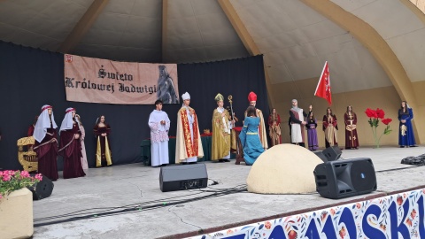 W Parku Solankowym odbyła się inscenizacja koronacji Jadwigi Andegaweńskiej/ Fot. Marcin Glapiak