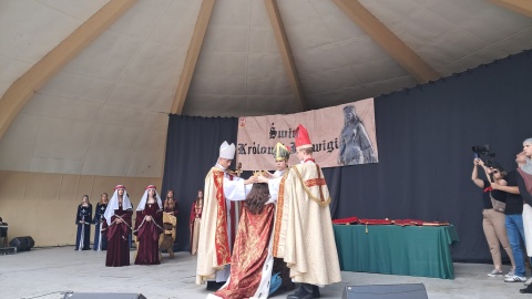 W Parku Solankowym odbyła się inscenizacja koronacji Jadwigi Andegaweńskiej/ Fot. Marcin Glapiak