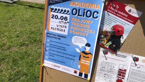 Chętni pod okiem profesjonalistów wzięli udział w Akademii Ochrony Ludności i Obrony Cywilnej/fot. Jarosław Wieprzycki