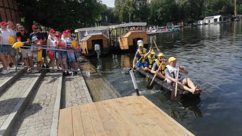 Zbudowali łodzie z plastikowych butelek i się ścigali. Ster na Bydgoszcz w pełni/fot. Monika Siwak