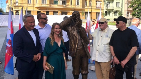 Rzeźba Lajkarza oficjalnie odsłonięta! Postać z brązu stoi na Placu Wolności w Bydgoszczy/fot. Jarosław Wieprzycki