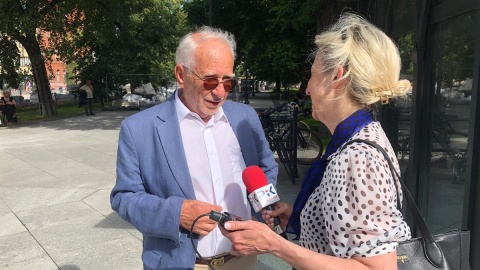 Rzeźba Lajkarza oficjalnie odsłonięta! Postać z brązu stoi na Placu Wolności w Bydgoszczy/fot. Jarosław Wieprzycki