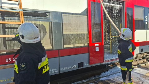 Palił się szynobus jadący na trasie Bydgoszcz-Czersk/fot. PSP Tuchola