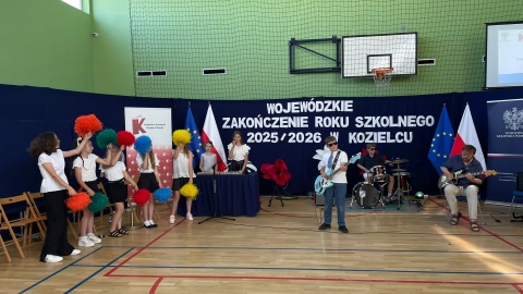 Wojewódzkie Zakończenie Roku Szkolnego w Szkole Podstawowej im. Ligii Kobiet Polskich w Kozielcu/fot. Natasza Trzebuchowska