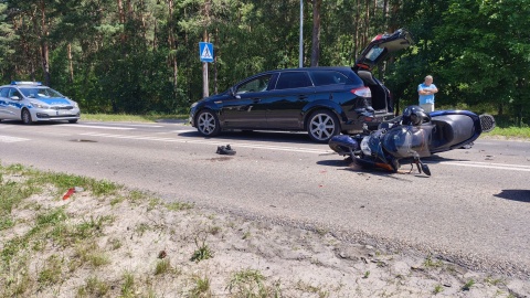 Motorowerzysta zderzył się z samochodem osobowym/fot. PSP Golub-Dobrzyń (dzięki uprzejmości Golub-Dobrzyn24)