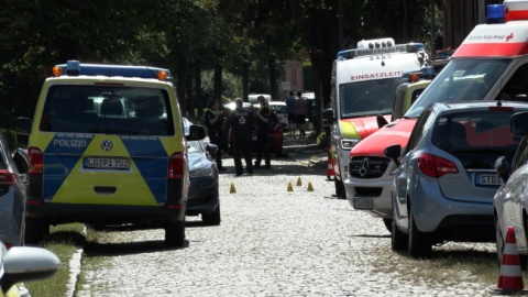 Według informacji policji wszyscy zabici - cztery kobiety i mężczyzna - to osoby dorosłe/ Fot. PAP/EPA/Fabian Hoefig