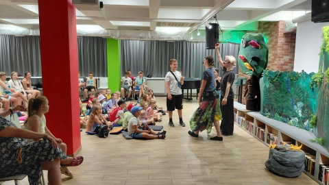 Dzieci tłumnie odwiedziły dzisiaj Miejską Bibliotekę Publiczną we Włocławku/ Fot. Radosław Jagieła