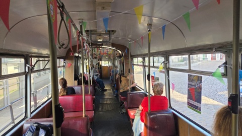 Żółty tramwaj jest niespodzianką dla mieszkańców Grudziądza /fot. Marcin Doliński
