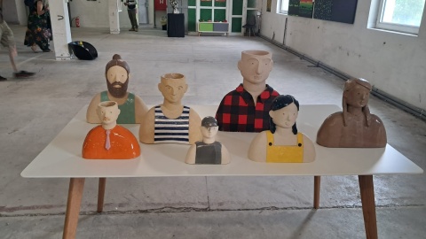 „Fabryka i Produkt" - pod takim hasłem trwa w Bydgoszczy 13. Festiwal Oko Nigdy Nie Śpi, organizowany przez Fundację Czarny Karzeł. Od soboty w opuszczonych halach produkcyjnych artyści przygotowywali swoje prace/fot. Ewa Dąbska-Wieczorkowska