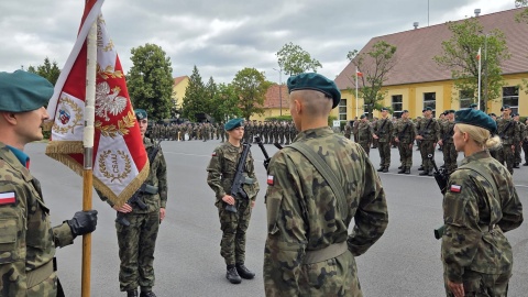 W toruńskim Centrum Szkolenia Wojsk Rakietowych i Artylerii przysięgę wojskową złożyli elewi/Fot. Mariusz Luda