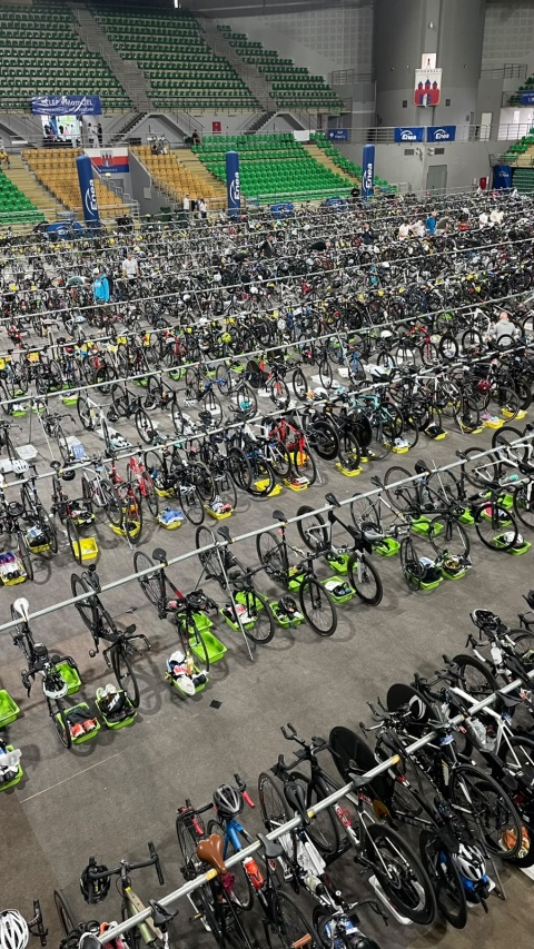 Pływanie, bieganie, kolarstwo. Enea Bydgoszcz Triathlon to największa impreza w Polsce [wideo]