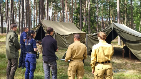 Podczas kontroli mundurowi sprawdzili m.in. warunki bezpieczeństwa panujące na obozie. / Fot. Materiały policji