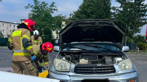 Do wypadku doszło w Jerzycach. Na pomoc ruszyły cztery zastępy strażaków, policjanci i zespół karetki/ Fot. OSP KSRG Piotrków Kujawski