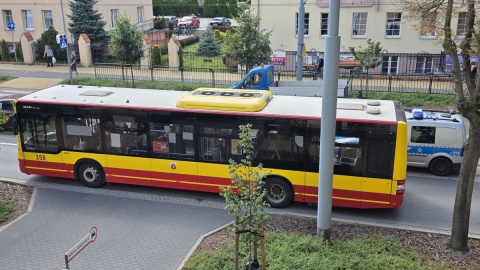 Grudziądzcy policjanci oficjalnie pogratulowali odważnemu kierowcy miejskiego autobusu/ Fot. KMP w Grudziądzu