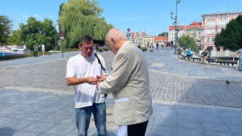 W Bydgoszczy Janusz Korwin-Mikke sprzeciwiał się projektowi ustawy Lex Szarlatan /fot. Natasza Trzebuchowska