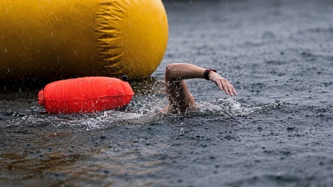 Pływacy z całego kraju stawili się na starcie imprezy 24H Bydgoszcz Open Water Swimming 2026. Ostatecznie ją odwołano/ Fot. Izabela Langner