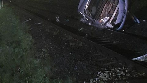 Zderzenie osobówki z pociągiem niedaleko Piotrkowa Kujawskiego/fot. OSP KSRG Piotrków Kujawski