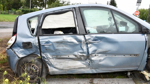 Zignorowanie znaku STOP i wymuszenie pierwszeństwa przejazdu doprowadziło do zderzenia dwóch pojazdów w miejscowości Nowa Wieś (gmina Piotrków Kujawski)/fot. KPP Radziejów