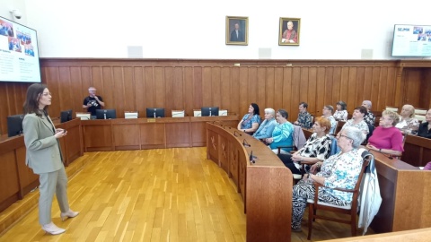 Seniorzy z Trzebczyka wzięli udział w lekcji samorządowej /fot. Monika Kaczyńska