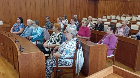 Seniorzy z Trzebczyka wzięli udział w lekcji samorządowej /fot. Monika Kaczyńska