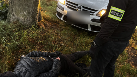 Policjanci zlikwidowali dziuplę samochodową i zatrzymali czterech mężczyzn w Kujawsko-Pomorskiem/Fot. KWP w Łodzi