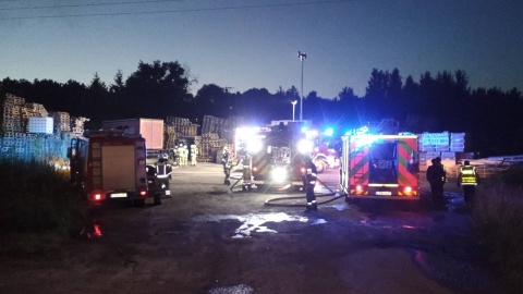Strażacy gasili pożar hali produkcyjnej w Lubiczu Dolnym /fot. OSP KSRG Złotoria