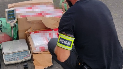 61-letni mężczyzna usłyszał zarzut popełnienia przestępstwa skarbowego i stracił towar. / Fot. Materiały policji