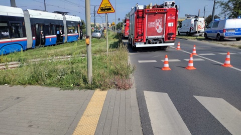 Osobówka i tramwaj zderzyły się na bydgoskich Wyżynach /fot. Marlena Kuczyniecka, nadesłane