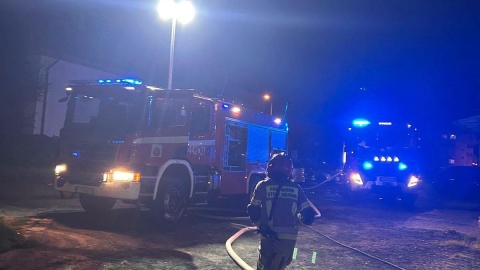 Nocna akcja w Grudziądzu. Strażacy walczyli z pożarem dachu/ Fot. KM PSP w Grudziądzu
