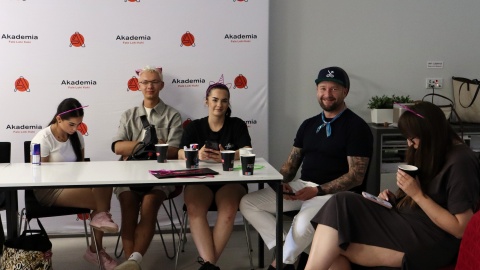 Bydgoska młodzież uczy się fryzjerskiego fachu /fot. Tatiana Adonis