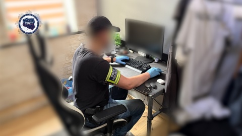 Dwóch podejrzanych o handel złośliwym oprogramowaniem w rękach CBZC/fot. cbzc.policja.gov.pl