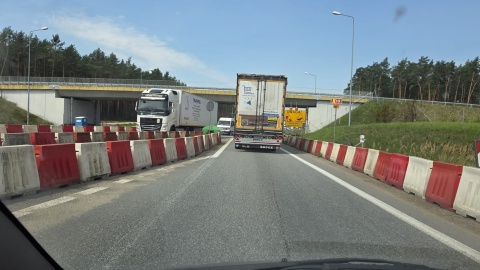 Prace prowadzone są na dwóch odcinkach: Warlubie - Nowe Marzy oraz Pelplin – Kopytkowo. Przez to na trasie tworzą się nawet 15-kilometrowe korki/fot. Mariusz Luda