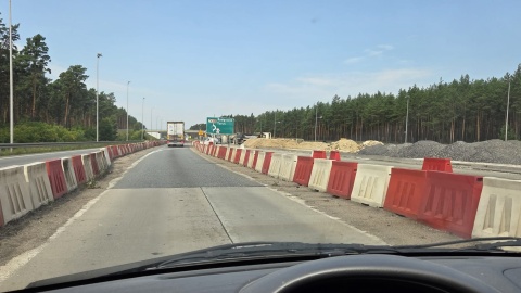 Prace prowadzone są na dwóch odcinkach: Warlubie - Nowe Marzy oraz Pelplin – Kopytkowo. Przez to na trasie tworzą się nawet 15-kilometrowe korki/fot. Mariusz Luda