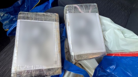 Policjanci z Bydgoszczy znaleźli narkotyki i gotówkę w mieszkaniach w okolicach bydgoskiego Okola/fot. materiały policji