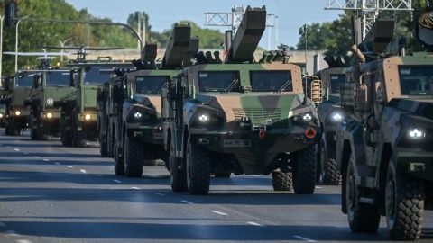 Próba defilady na warszawskiej Wisłostradzie w ramach przygotowań do Święta Wojska Polskiego. Tegoroczne obchody odbędą się pod hasłem „Polska SAFE – Bezpieczna Polska”/fot. PAP/Piotr Nowak