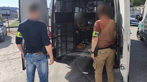 20 cudzoziemców zatrzymali funkcjonariusze Straży Granicznej podczas wspólnej akcji z policją w Gniewkowie i Ciechocinku/ Fot: Nadwiślański Oddział Straży Granicznej