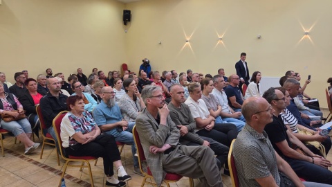 Ponad 100 osób przyszło w wtorek wieczorem na spotkanie w sprawie budowy biometanowni w gminie Lubiewo koło Tucholi/fot. Marcin Doliński