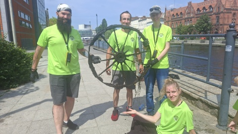 Koło znaleziono na dnie Brdy. /fot. Fundacja Zielone Jutro