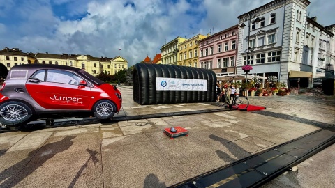Dwa symulatory wypadków pojawiły się w centrum Bydgoszczy. /fot. Izabela Langner