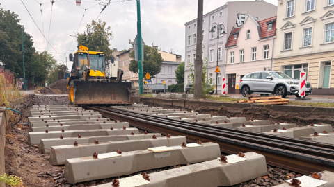 Trwa remont odcinka trasy tramwajowej wzdłuż ul. Gdańskiej w Bydgoszczy. /fot. ZDMiKP