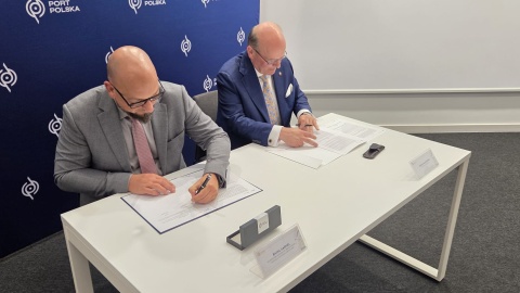 List intencyjny w sprawie współpracy przy budowie terminala intermodalnego w Grudziądzu w ramach Zintegrowanej Sieci Kolejowej podpisali w piątek przedstawiciele Portu Polski i miasta/fot. Mariusz Luda