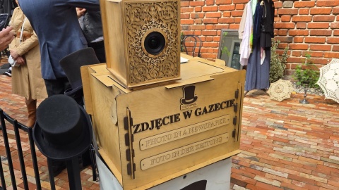 Niezwykłe przedwojenne „Retro Atelier u Jacobich” przeniosło mieszkańców Torunia i turystów w lata 20. i 30. ubiegłego wieku/fot. Mariusz Luda