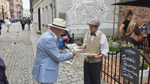 Niezwykłe przedwojenne „Retro Atelier u Jacobich” przeniosło mieszkańców Torunia i turystów w lata 20. i 30. ubiegłego wieku/fot. Mariusz Luda