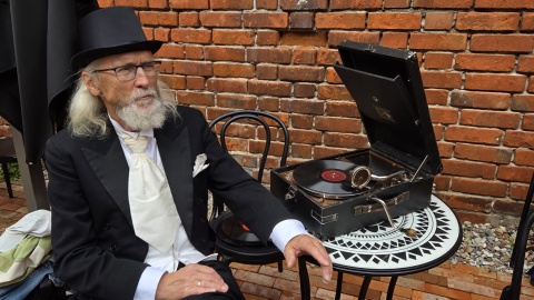 Niezwykłe przedwojenne „Retro Atelier u Jacobich” przeniosło mieszkańców Torunia i turystów w lata 20. i 30. ubiegłego wieku/fot. Mariusz Luda