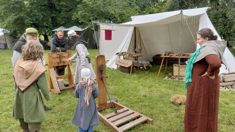 W parku Henryka Sienkiewicza w pobliżu bazyliki katedralnej stanęła osada Vlatslavborg/fot. Radosław Jagieła