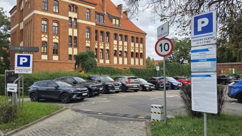 Różne są sposoby na znalezienie miejsca do parkowania w Toruniu. / Fot. Mariusz Luda