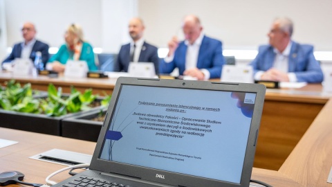 Obwodnica Pakości coraz bliżej. Podpisano porozumienie/fot. Szymon Zdziebło/tarantoga.pl dla UMWKP